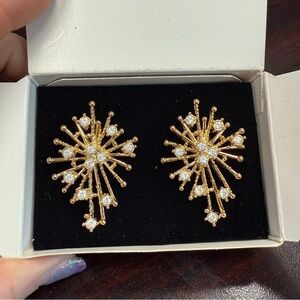 Avon “Rhinestine Spray” Goldtone clip Earrings with Crystal Accents NIB 1992